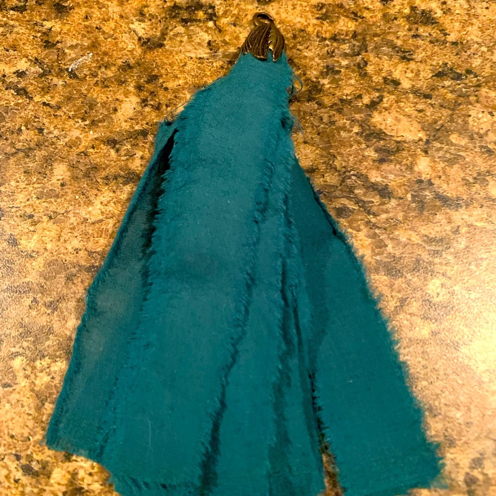 NWOT Plunder Green Detachable Tassel